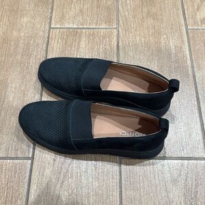 Vionic woman’s suede Slip-On , size 8
